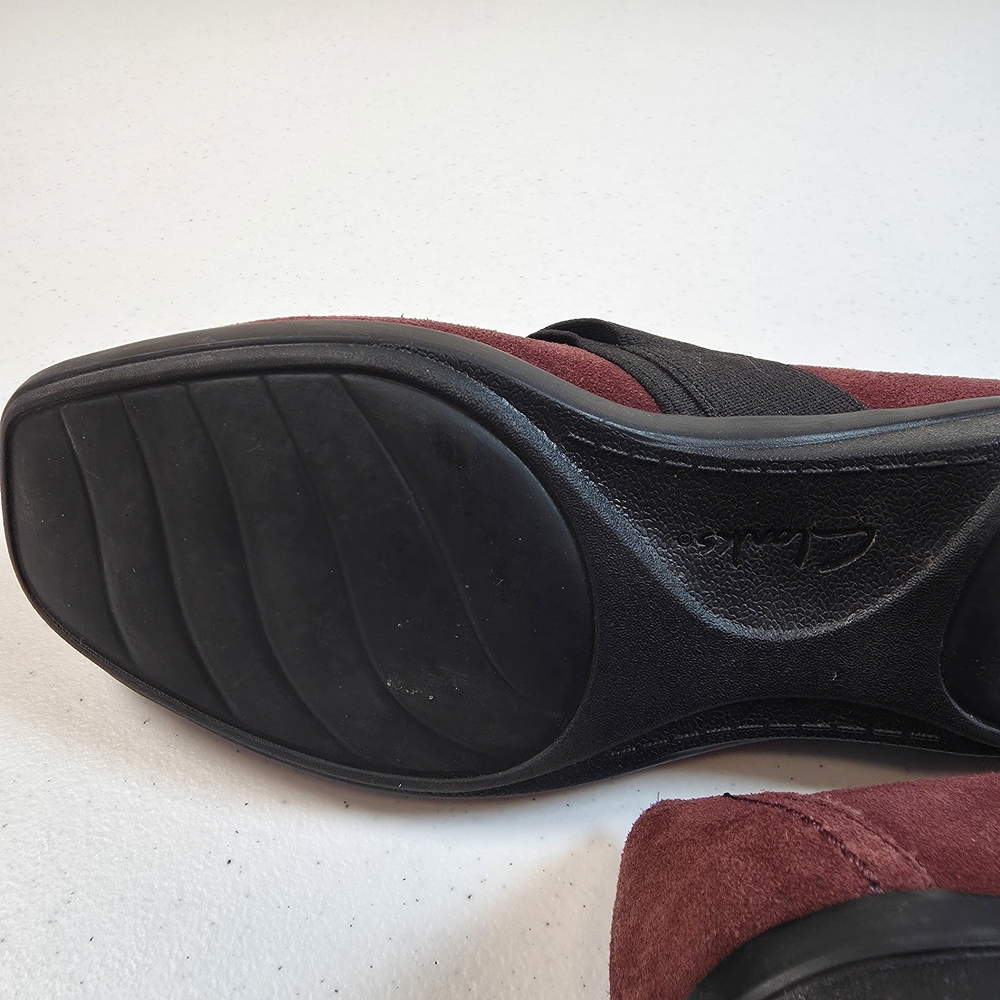 Clarks Elegant Maroon Suede Loafers - Picture 7 of 9